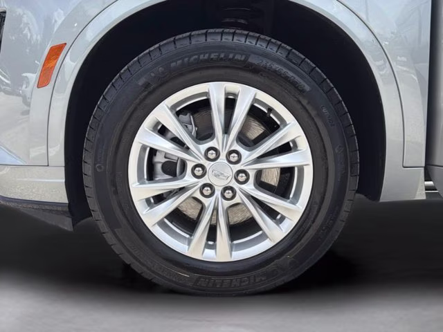 2025 Argent Silver Metallic Cadillac XT6 Luxury FWD SUV