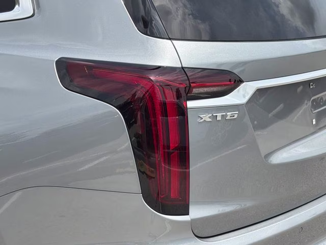 2025 Argent Silver Metallic Cadillac XT6 Luxury FWD SUV