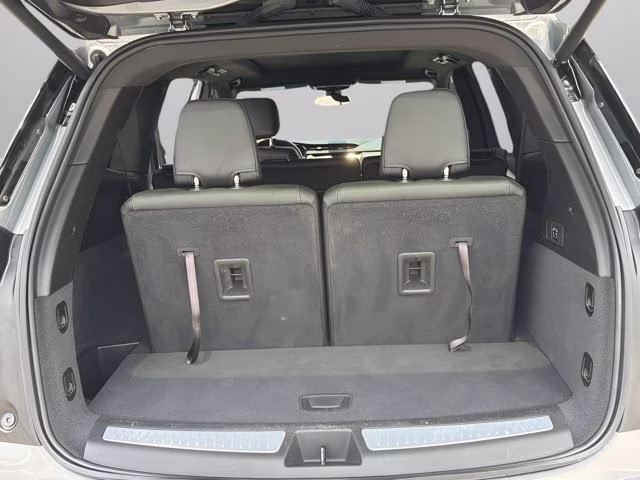 2025 Argent Silver Metallic Cadillac XT6 Luxury FWD SUV