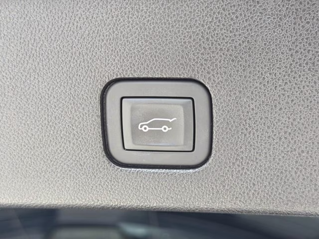2025 Argent Silver Metallic Cadillac XT6 Luxury FWD SUV