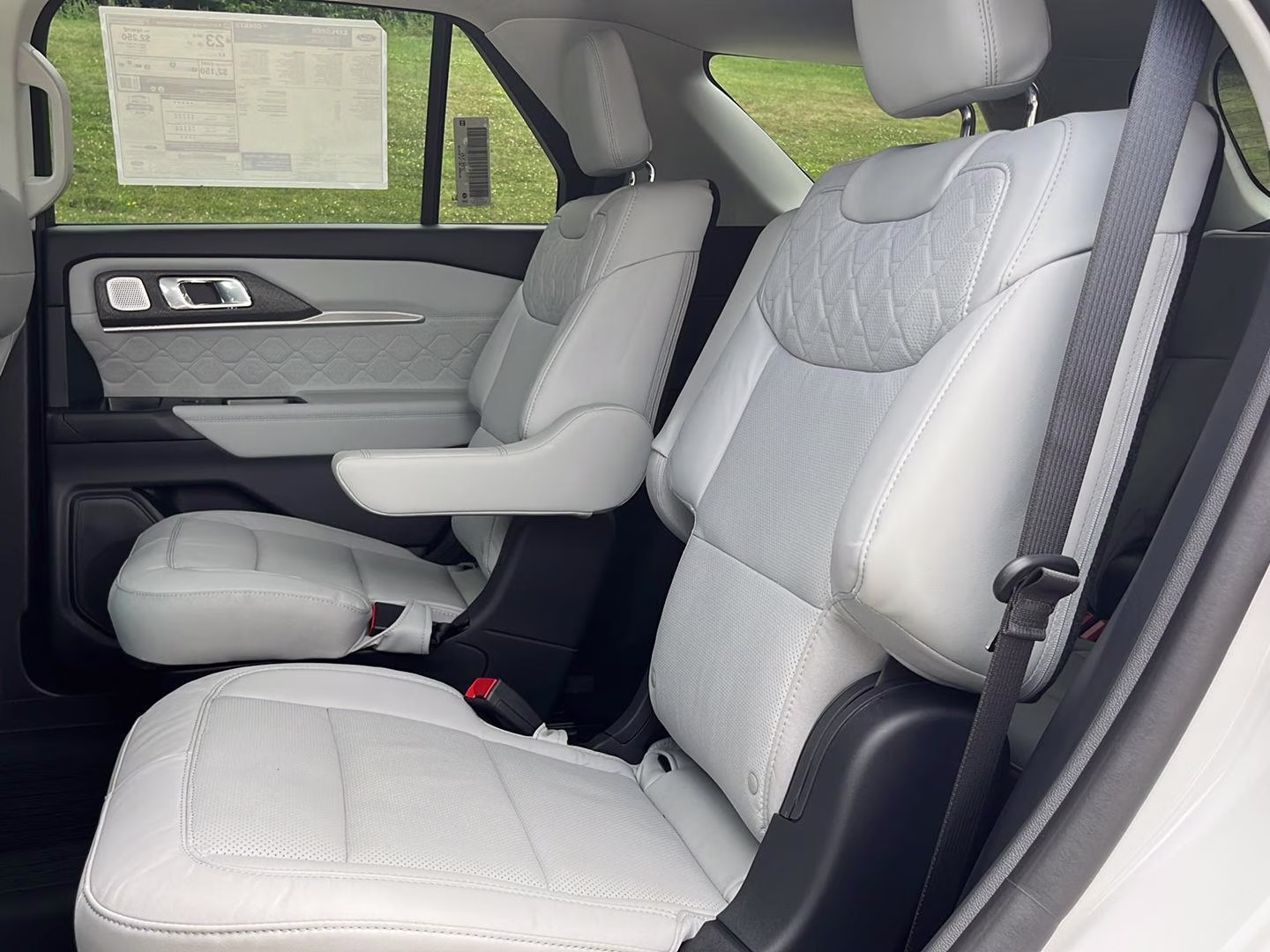 2026 Star White Metallic Tri-Coat Ford Explorer Platinum 4X4 SUV