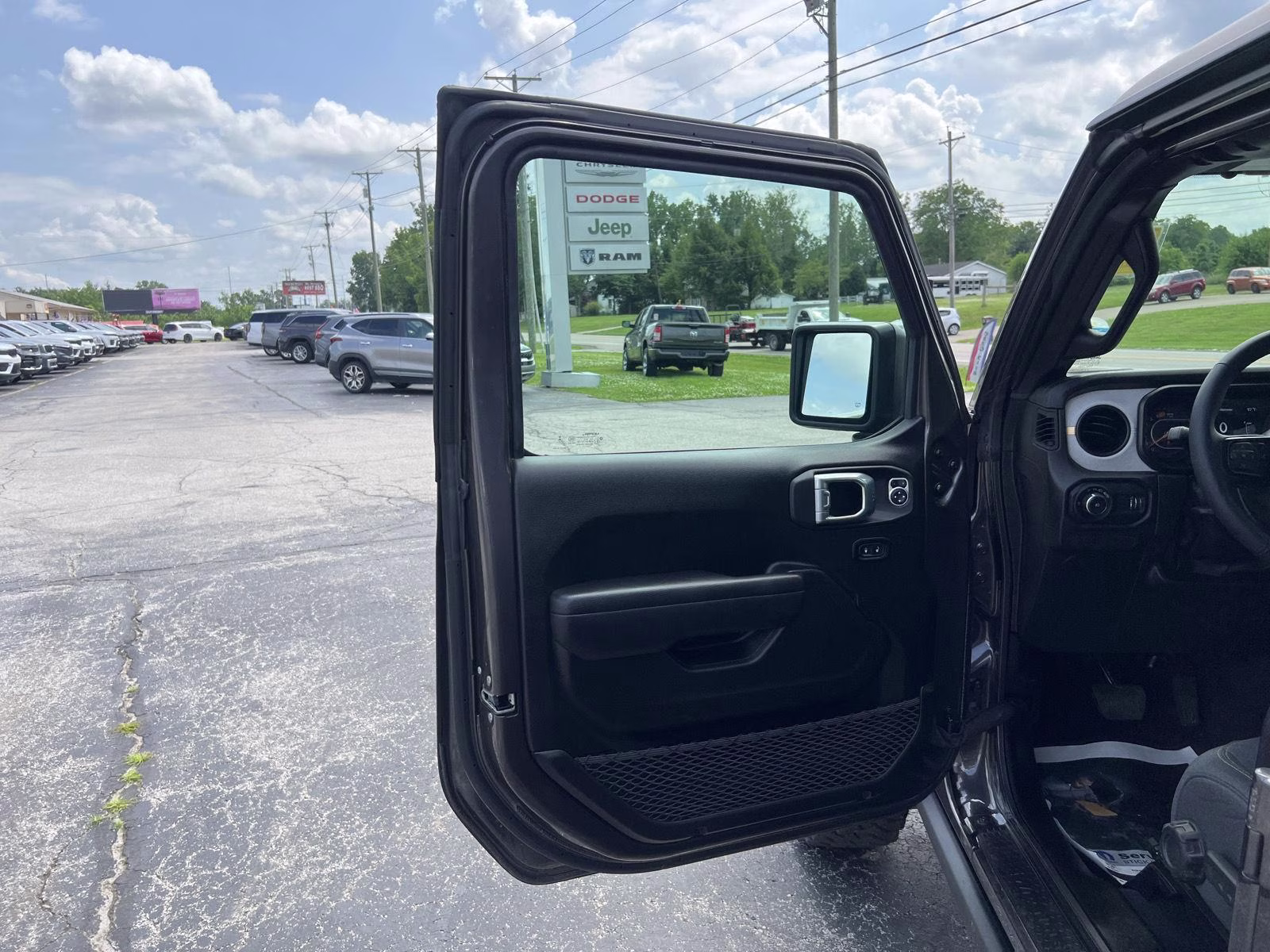2025 Granite Crystal Metallic Clearcoat Jeep Wrangler Willys 4X4 SUV