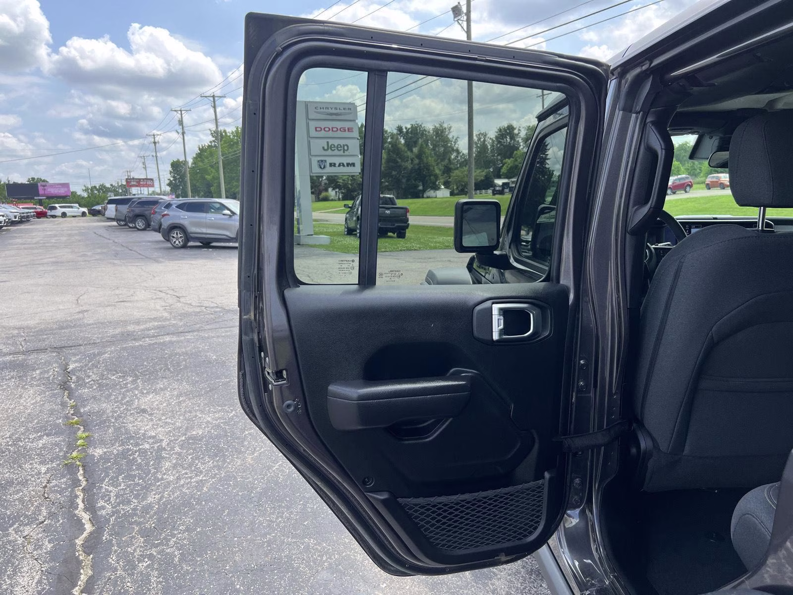 2025 Granite Crystal Metallic Clearcoat Jeep Wrangler Willys 4X4 SUV