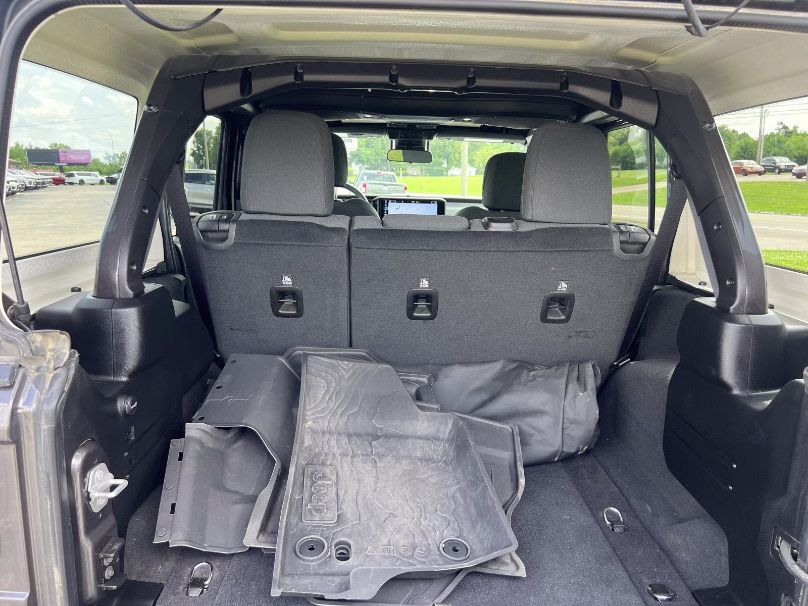 2025 Granite Crystal Metallic Clearcoat Jeep Wrangler Willys 4X4 SUV