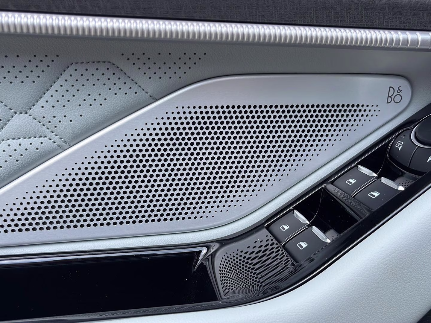 2026 Star White Metallic Tri-Coat Ford Explorer Platinum 4X4 SUV