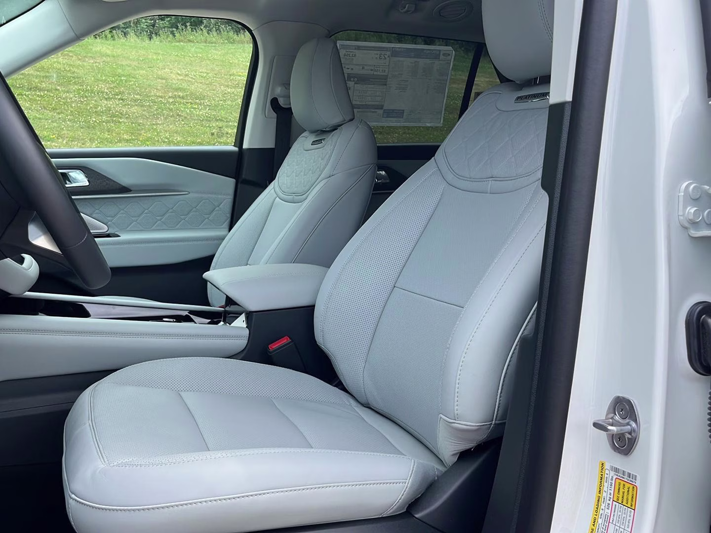 2026 Star White Metallic Tri-Coat Ford Explorer Platinum 4X4 SUV