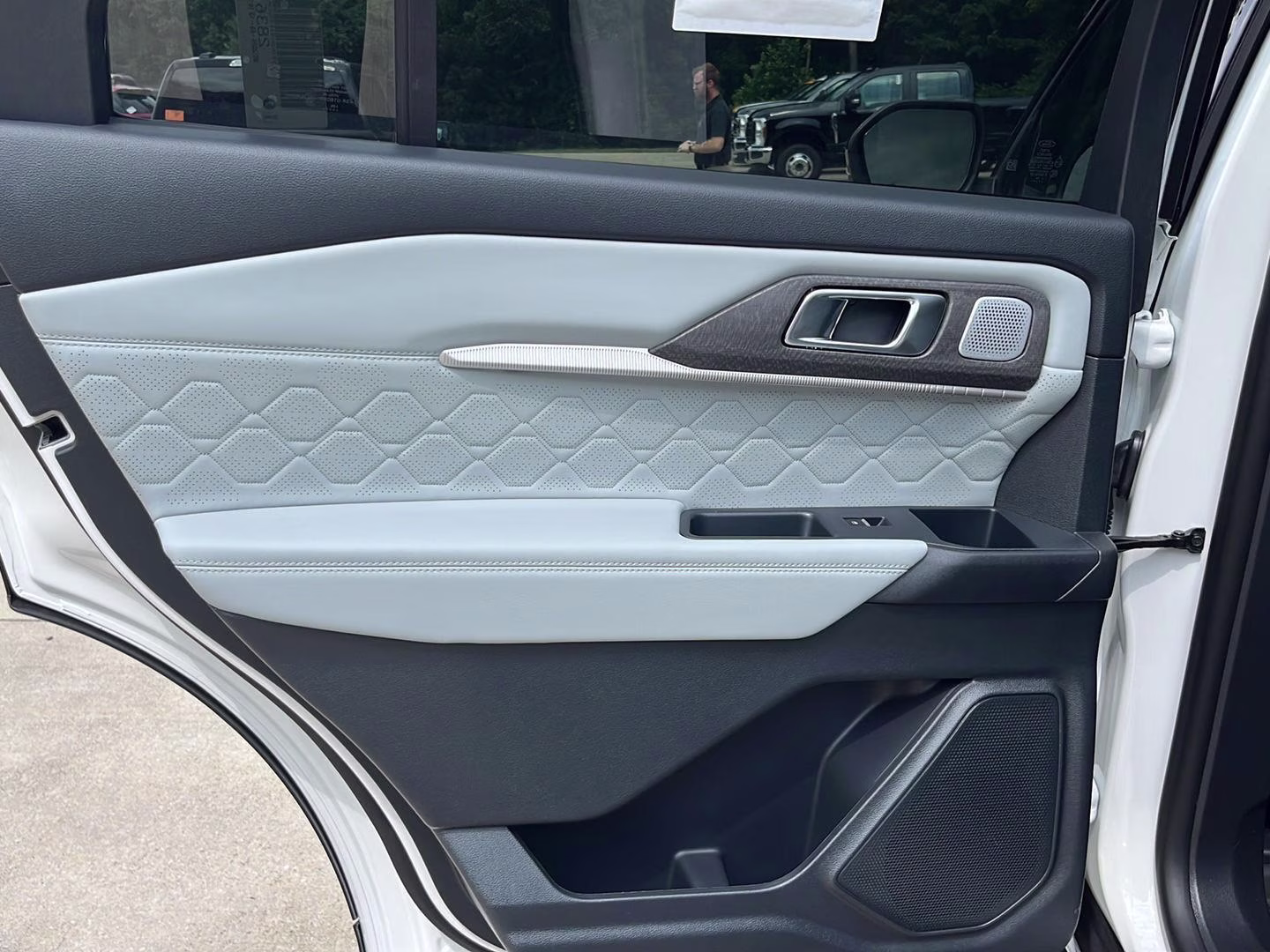 2026 Star White Metallic Tri-Coat Ford Explorer Platinum 4X4 SUV