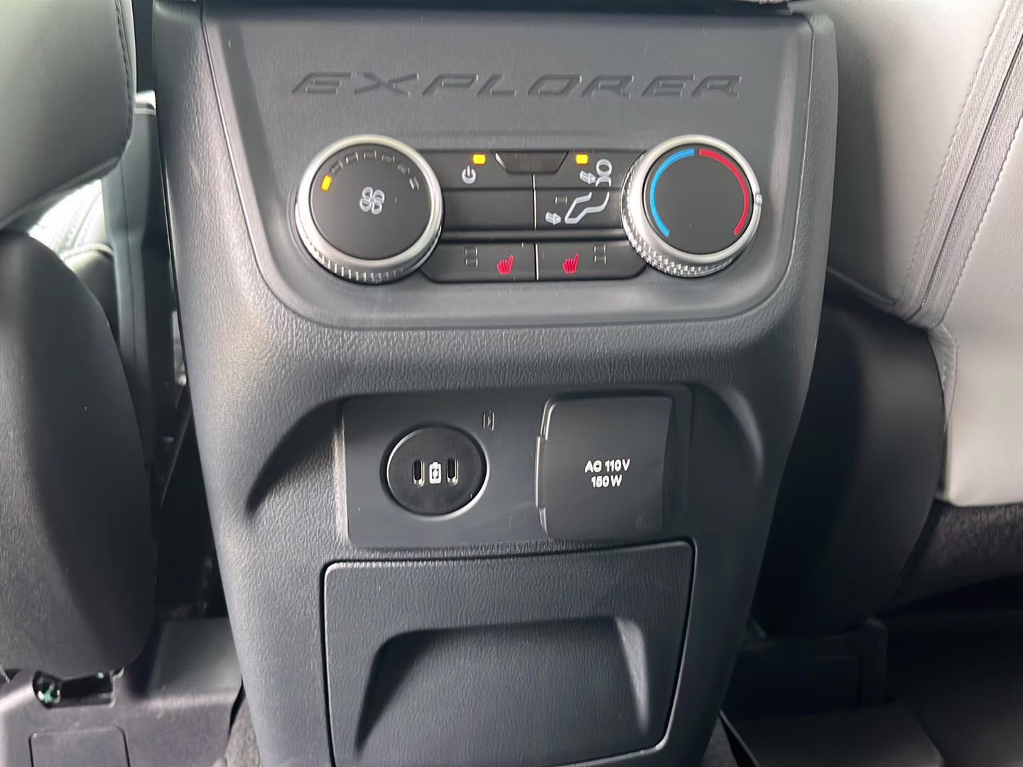 2026 Star White Metallic Tri-Coat Ford Explorer Platinum 4X4 SUV