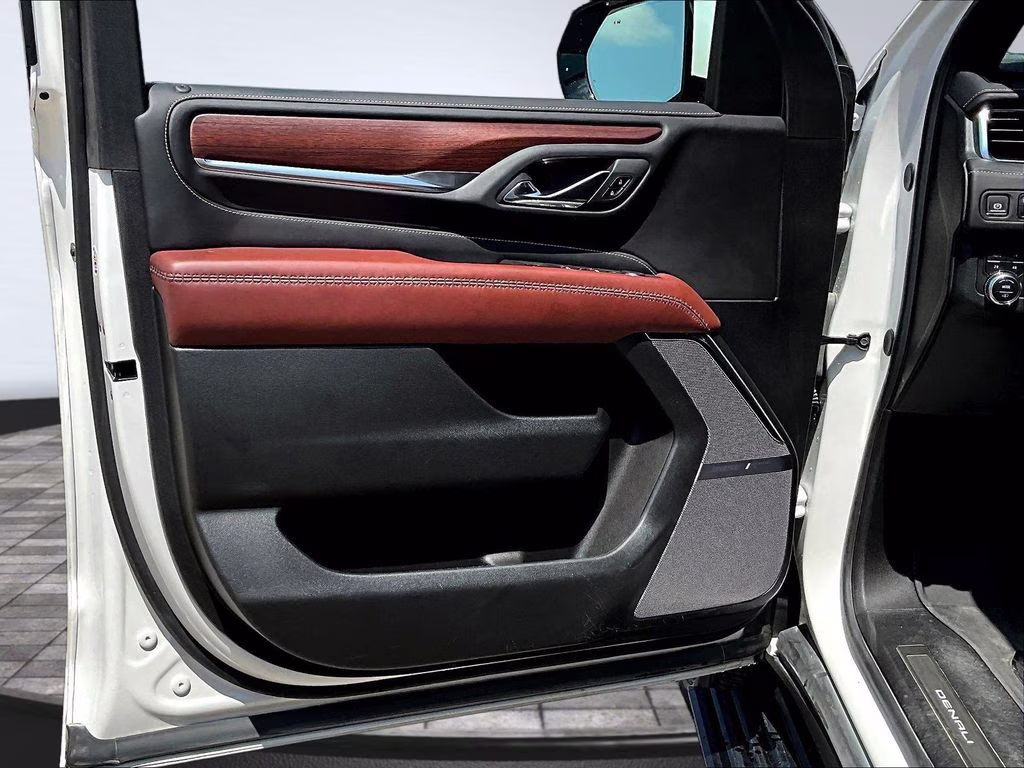 2024 White Frost Tricoat GMC Yukon Denali Ultimate 4X4 SUV