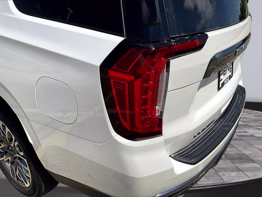 2024 White Frost Tricoat GMC Yukon Denali Ultimate 4X4 SUV