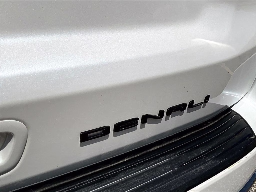 2024 White Frost Tricoat GMC Yukon Denali Ultimate 4X4 SUV