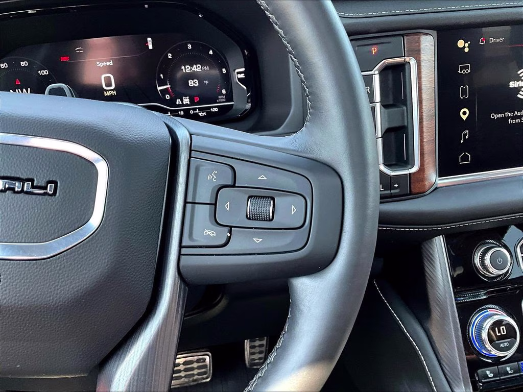 2024 White Frost Tricoat GMC Yukon Denali Ultimate 4X4 SUV
