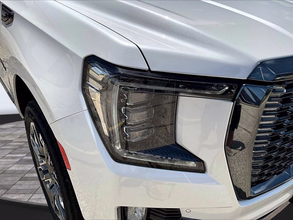 2024 White Frost Tricoat GMC Yukon Denali Ultimate 4X4 SUV