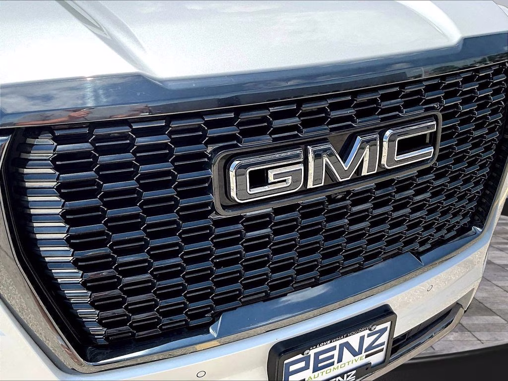 2024 White Frost Tricoat GMC Yukon Denali Ultimate 4X4 SUV