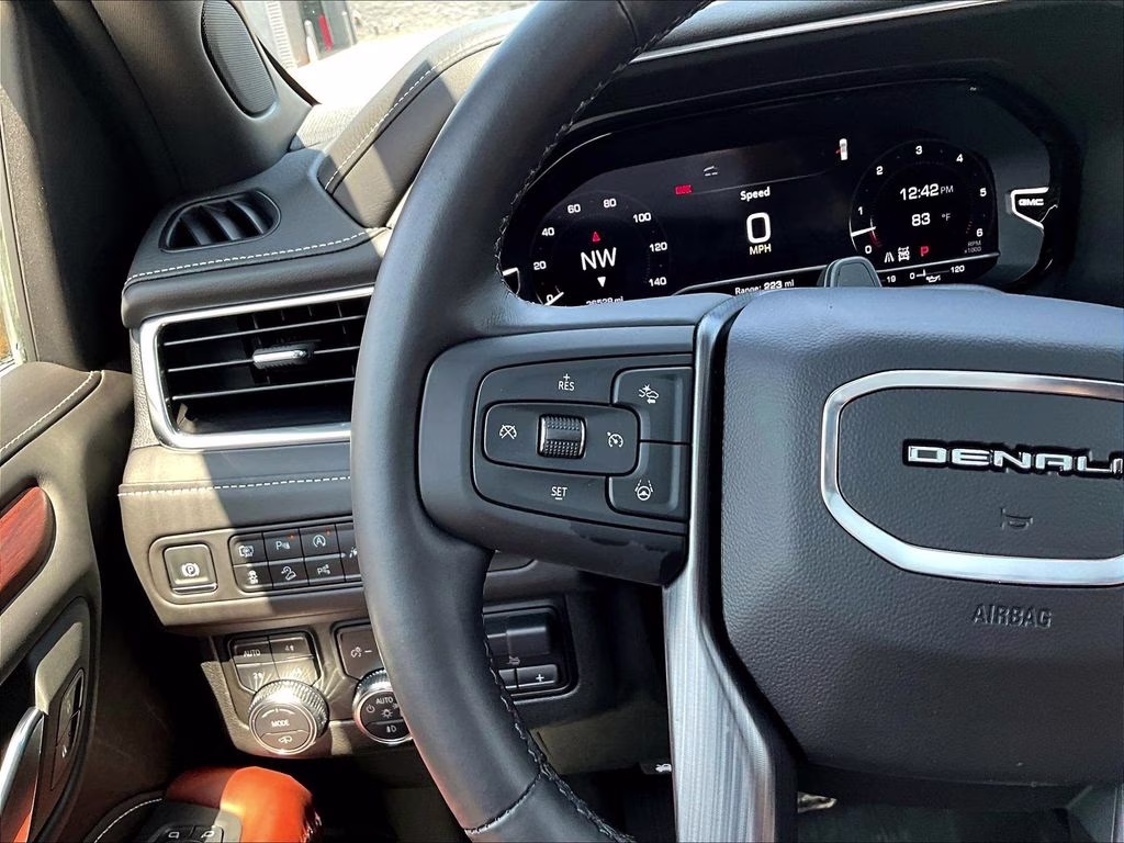 2024 White Frost Tricoat GMC Yukon Denali Ultimate 4X4 SUV