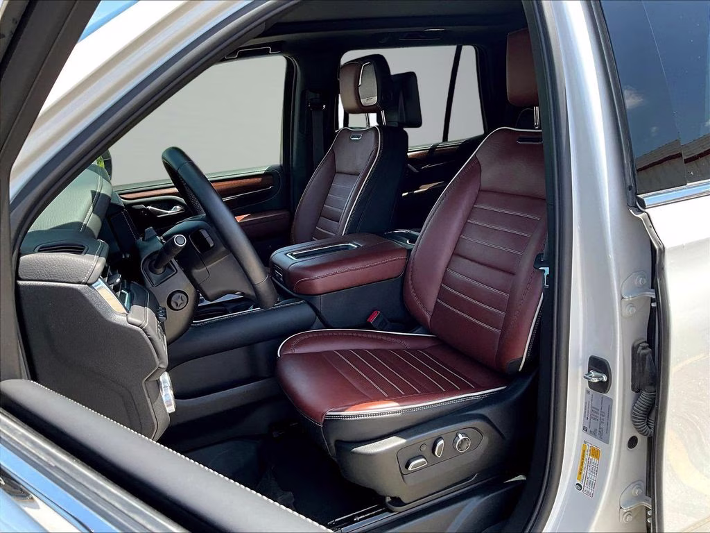 2024 White Frost Tricoat GMC Yukon Denali Ultimate 4X4 SUV