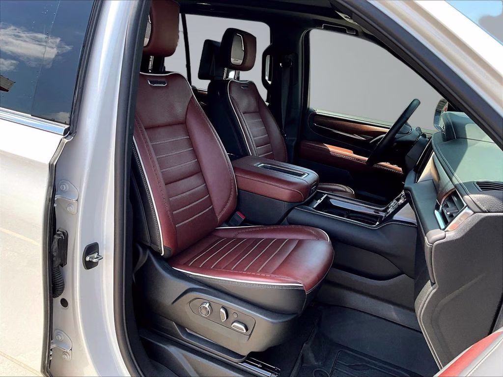 2024 White Frost Tricoat GMC Yukon Denali Ultimate 4X4 SUV