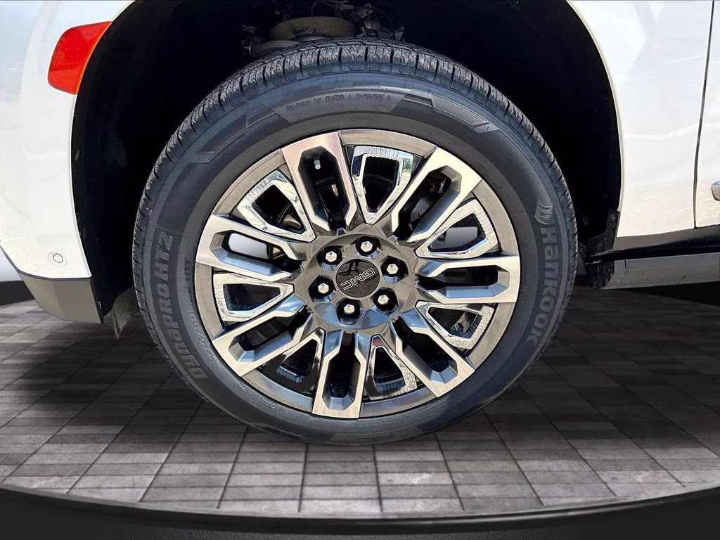 2024 White Frost Tricoat GMC Yukon Denali Ultimate 4X4 SUV