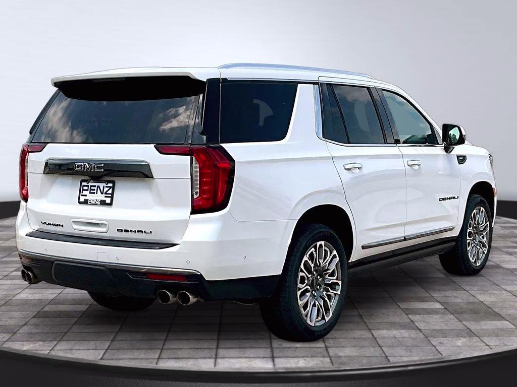 2024 White Frost Tricoat GMC Yukon Denali Ultimate 4X4 SUV