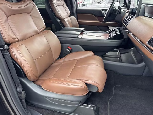2024 Black Metallic Lincoln Navigator Reserve 4X4 SUV