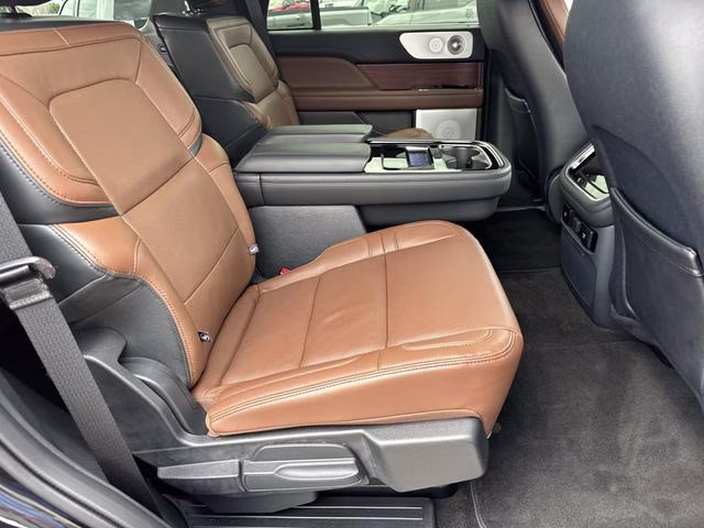 2024 Black Metallic Lincoln Navigator Reserve 4X4 SUV