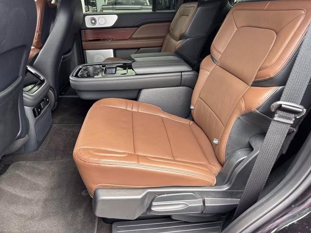 2024 Black Metallic Lincoln Navigator Reserve 4X4 SUV