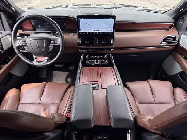 2024 Black Metallic Lincoln Navigator Reserve 4X4 SUV