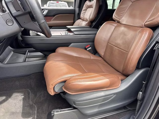 2024 Black Metallic Lincoln Navigator Reserve 4X4 SUV