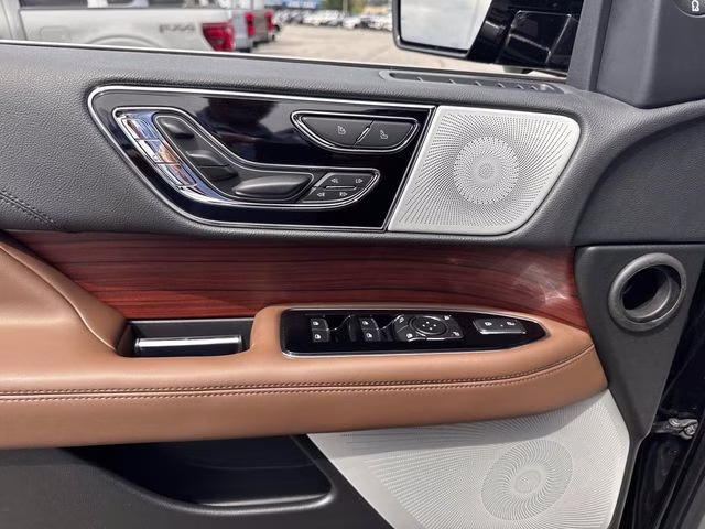 2024 Black Metallic Lincoln Navigator Reserve 4X4 SUV