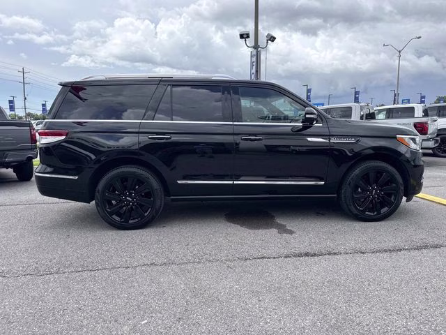 2024 Black Metallic Lincoln Navigator Reserve 4X4 SUV