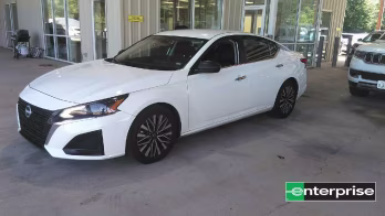 2025 Glacier White Nissan Altima 2.5 SV FWD Sedan