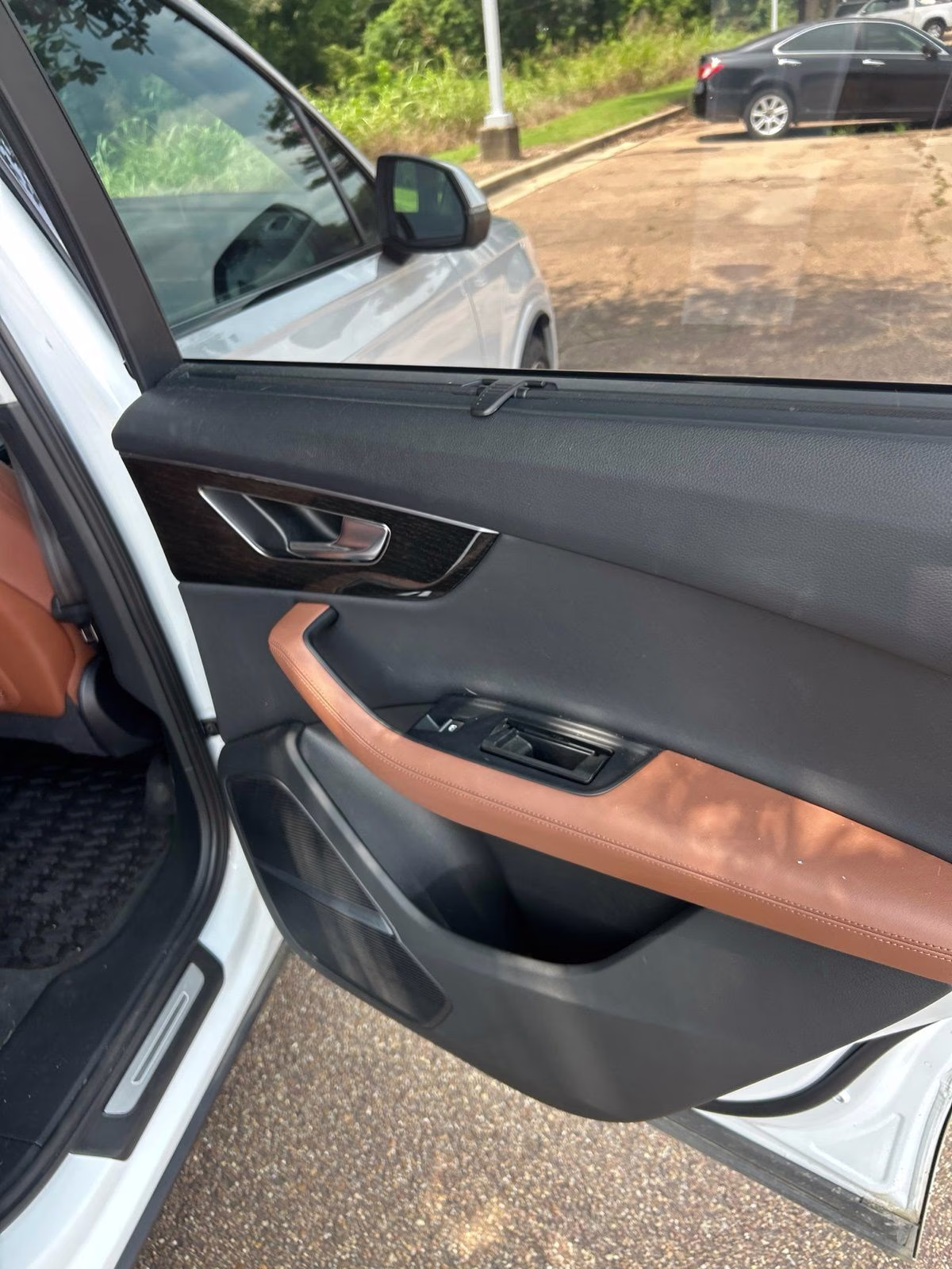 2023 White Audi Q7 AWD SUV