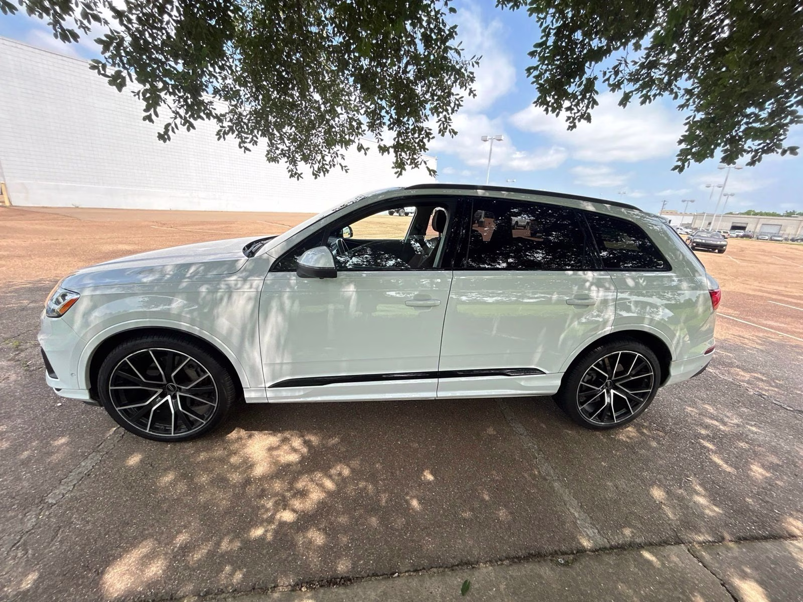 2023 White Audi Q7 AWD SUV
