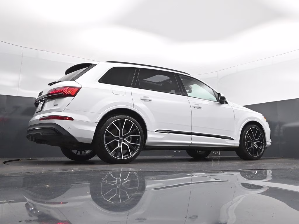 2023 White Audi Q7 AWD SUV