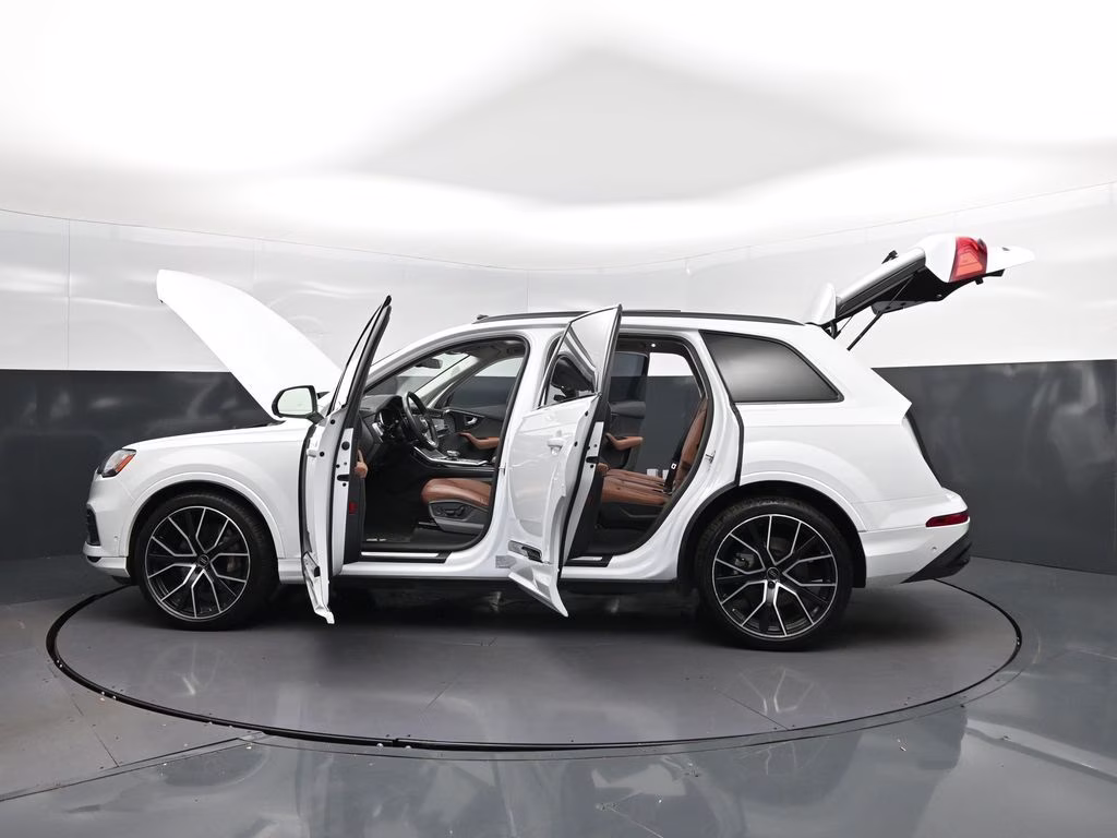 2023 White Audi Q7 AWD SUV