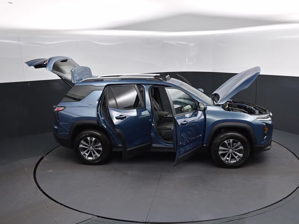 2027 Lakeshore Blue Chevrolet Equinox LT FWD SUV