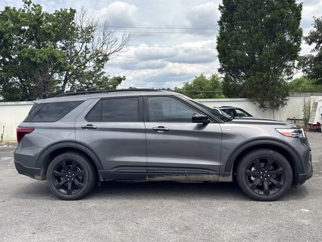 2023 Gray Metallic Ford Explorer ST-Line RWD SUV