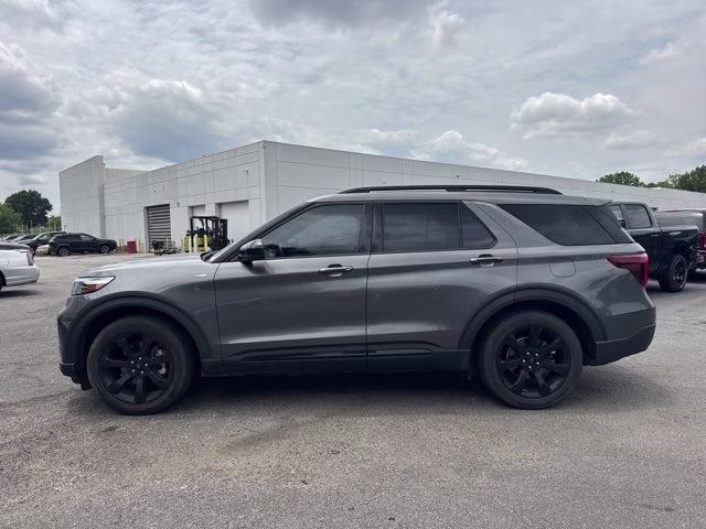 2023 Gray Metallic Ford Explorer ST-Line RWD SUV