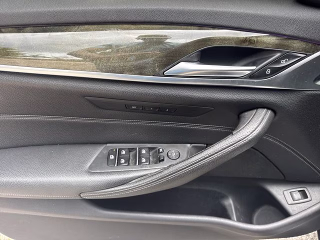 2019 Black Sapphire Metallic BMW 3 Series 330i xDrive AWD Sedan