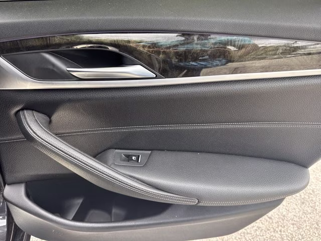 2019 Black Sapphire Metallic BMW 3 Series 330i xDrive AWD Sedan