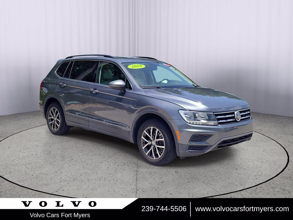 2019 Platinum Gray Metallic Volkswagen Tiguan SE AWD SUV