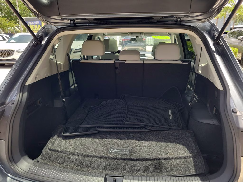 2019 Platinum Gray Metallic Volkswagen Tiguan SE AWD SUV