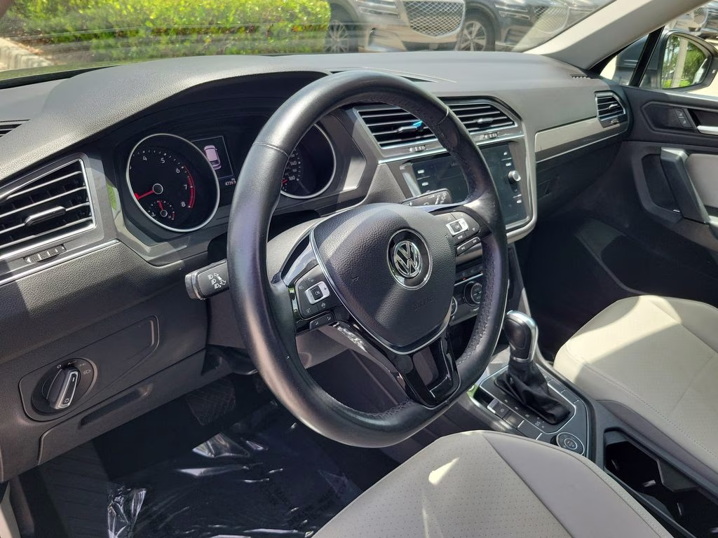 2019 Platinum Gray Metallic Volkswagen Tiguan SE AWD SUV