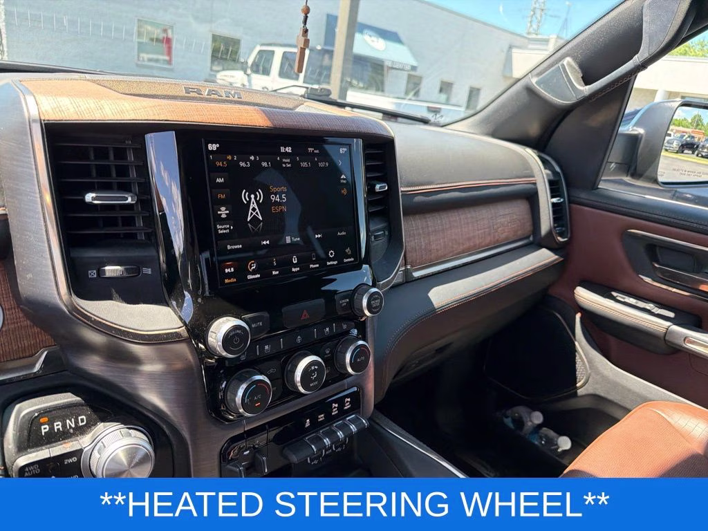 2021 Diamond Black Crystal Pearlcoat Ram 1500 Limited 4X4 Truck