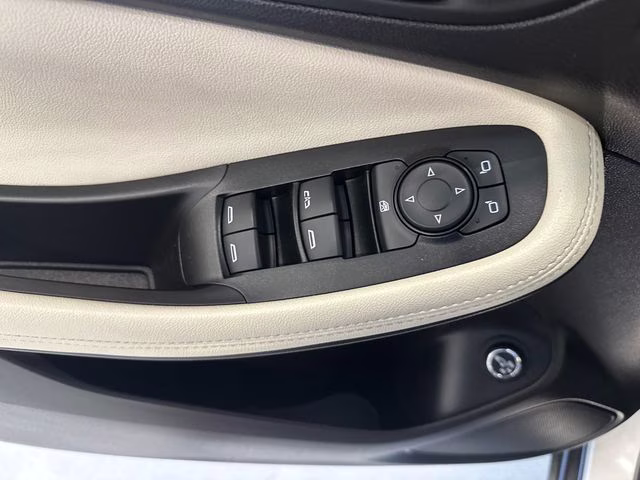 2023 White Frost Tricoat Buick Encore GX Essence AWD SUV