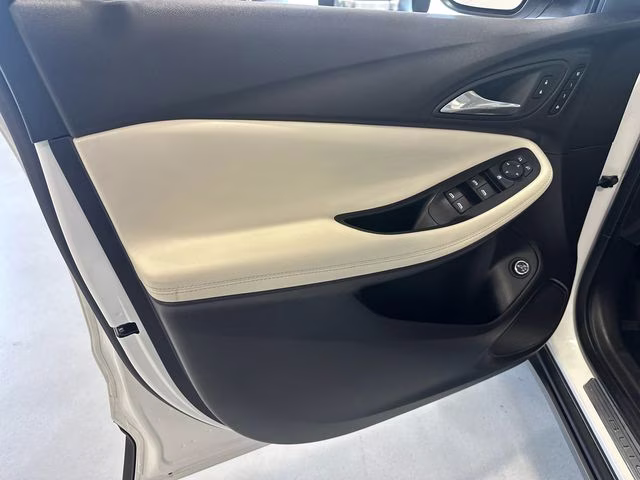 2023 White Frost Tricoat Buick Encore GX Essence AWD SUV
