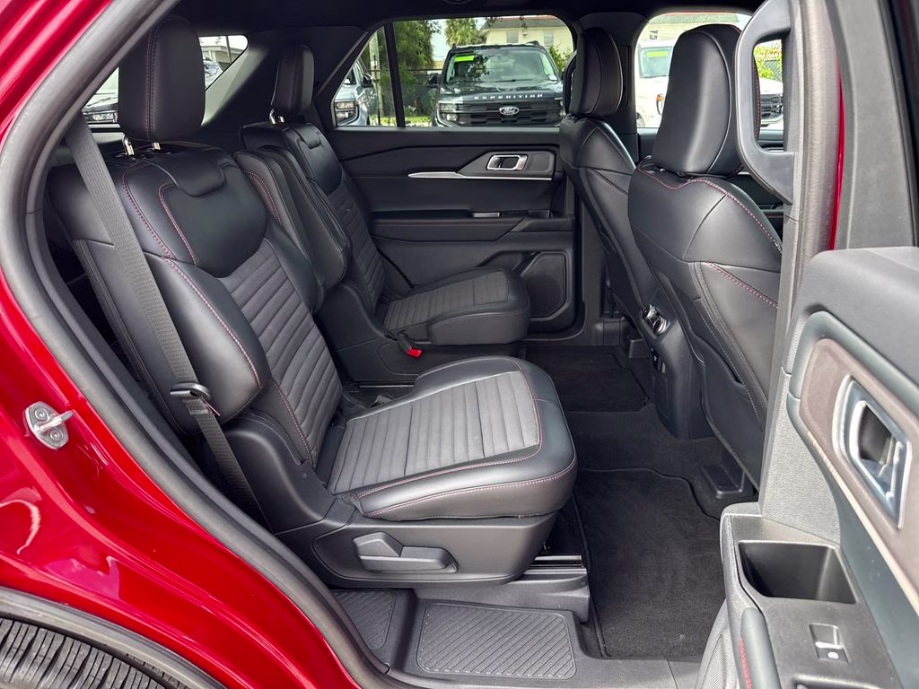 2025 Rapid Red Metallic Tinted Clearcoat Ford Explorer ST-Line RWD SUV