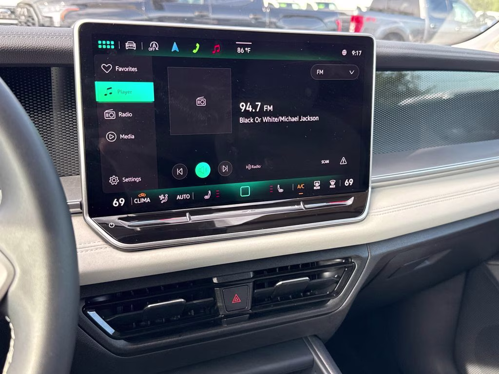 2025 Pure White Volkswagen Tiguan 2.0T SE FWD SUV