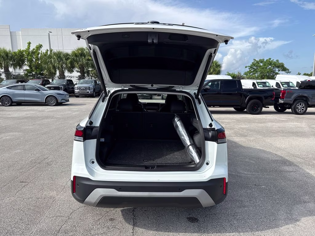 2025 Pure White Volkswagen Tiguan 2.0T SE FWD SUV