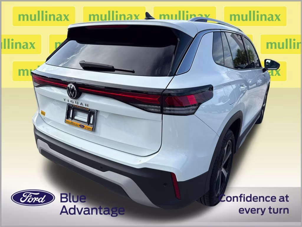 2025 Pure White Volkswagen Tiguan 2.0T SE FWD SUV